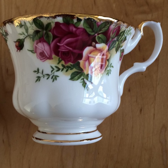 Vintage,Royal Albert Country Roses Teacup/Saucer - Picture 2 of 5